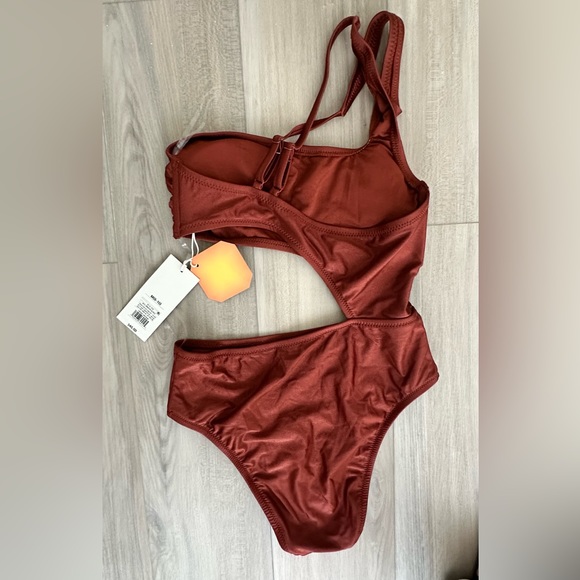 Fe Noel Asymmetrical Bronze Swimsuit, Sz M, New w Tags - Picture 4 of 5
